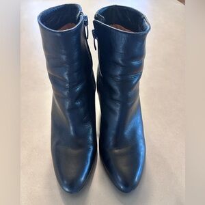 Elegant Via Spiga Black Leather Ankle Boots, 8M